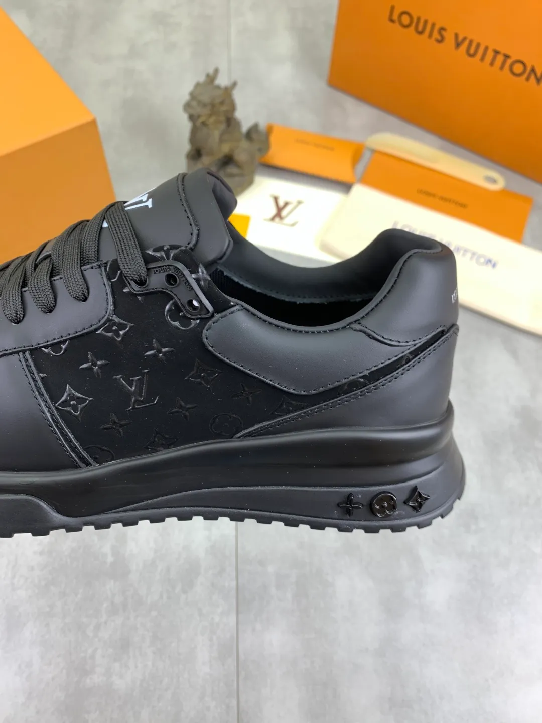 Men's men's shoes 💰P680 new style 💶[LOUIS VUITTON] (original order) new style 🍀LV Louis Vuitton * - top version of LV classic trendy shoes! Use imported original cowhide and water-dyed cowhide lining. The latest original wear-resistant TPU combination outsole! High quality products! Multiple colors available, code number: 38-44 (45 46 customized)